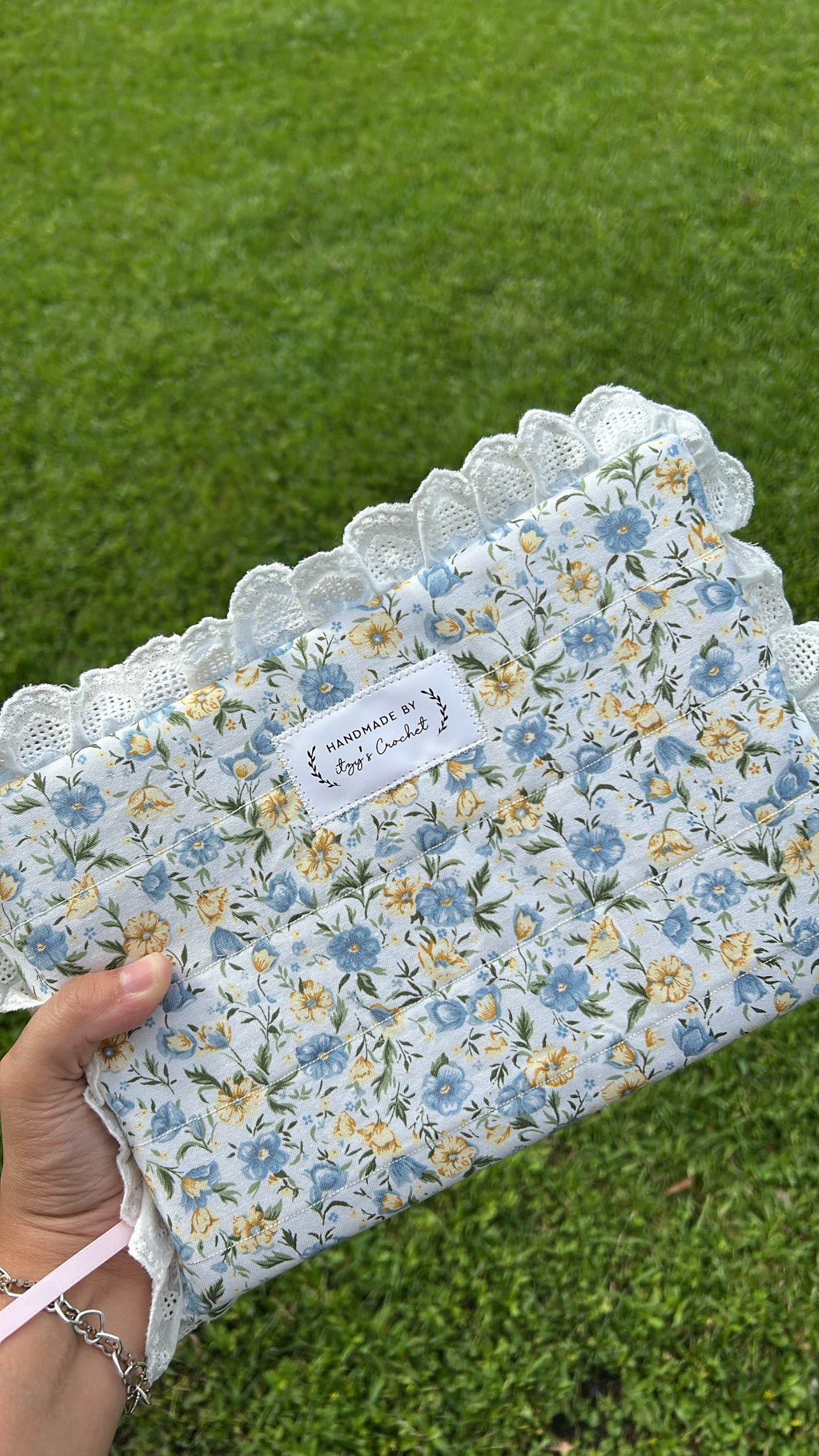 Sunday Blooms Quilted Bible Cover